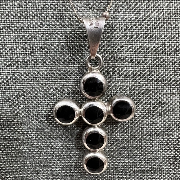 Onyx And 925 Sterling Silver. Set of 2 Chain Plus Onyx Pendant Sz 24” & 18” Inch - Picture 3 of 6